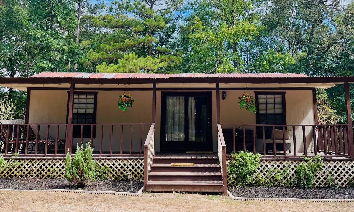 Willis Cabin | A cozy cabin in a peaceful setting!