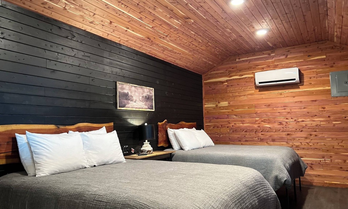 Ozark Apartment | A cozy cabin with Ozark Mountain Views!