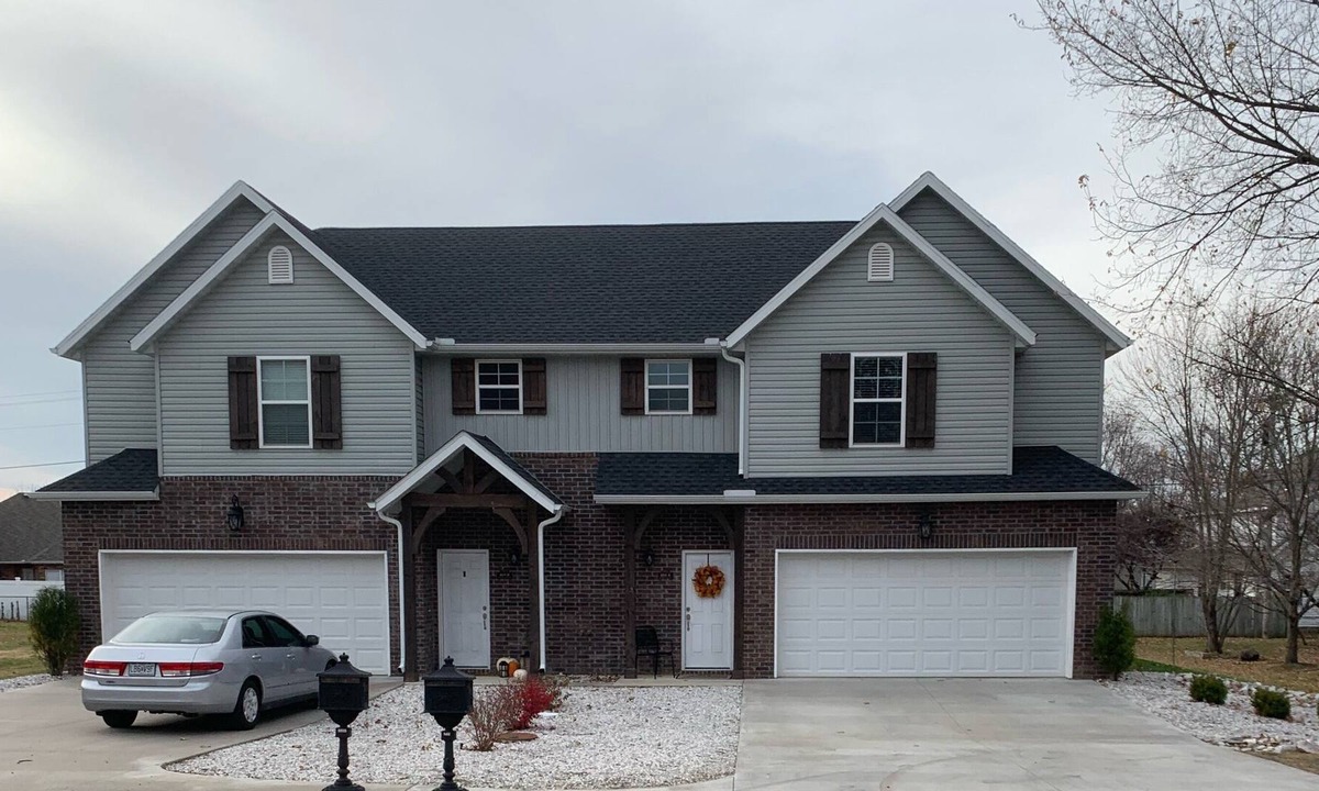 Carl Junction House | A cozy get a way awaits you at 804-A!