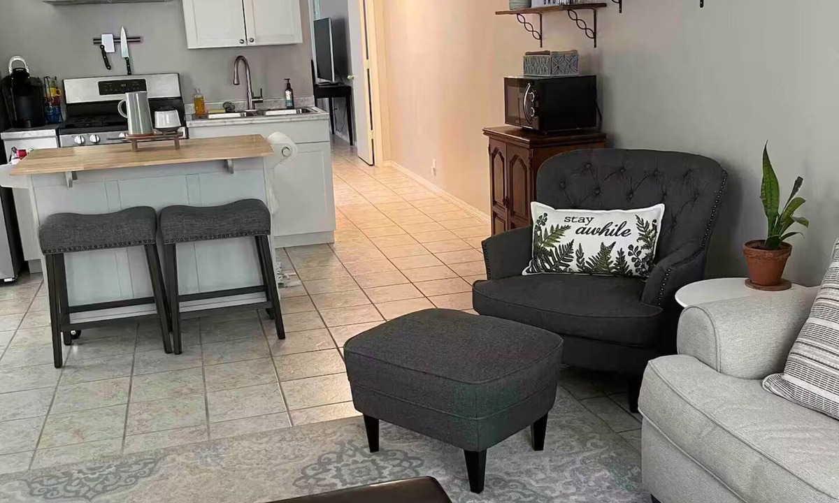Rogers Apartment | A Cozy Getaway in Downtown Rogers