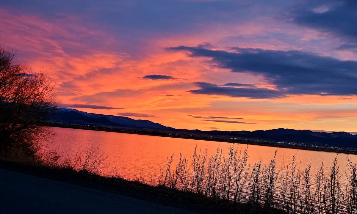 Helena House | A cozy getaway with lakefront access.