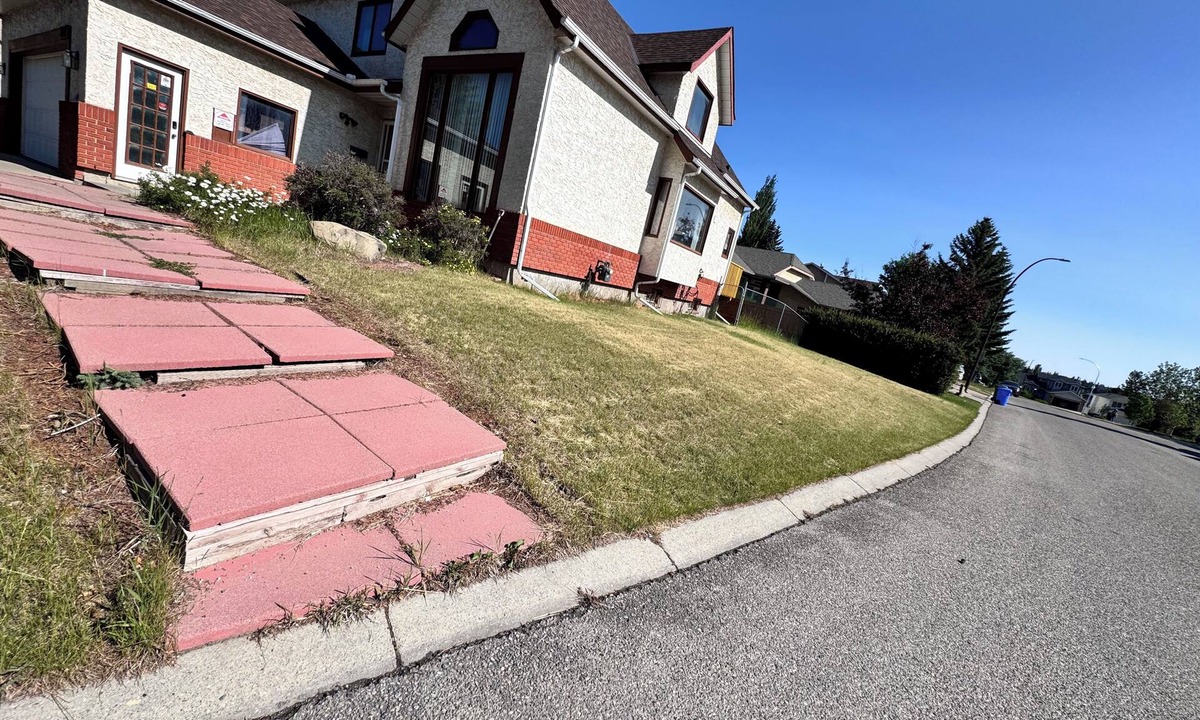 Northwest Calgary House | A cozy homestay @ Stastone