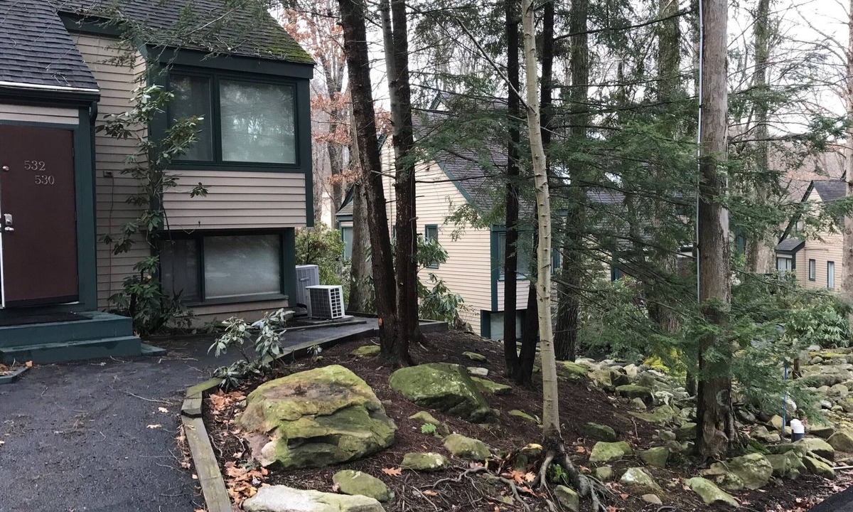 Farmington Condo | A Cozy, Quiet Getaway