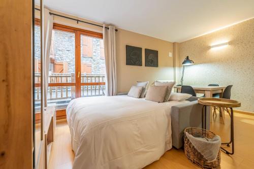 Avenida Meritxell Apartment | A Cozy Refuge - 2min drive to slopes - 4pax