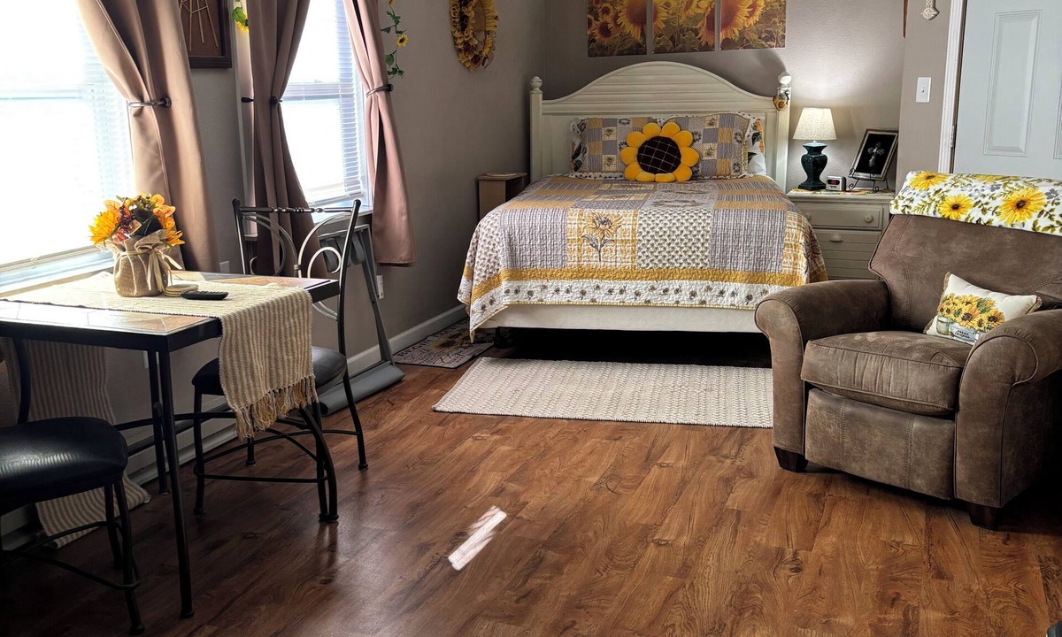 Hutchinson Apartment | A Cozy Sunshine Suite in charming Hutchinson KS