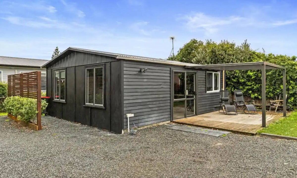 Hamilton East Condo | A cute one bedroom unit centrally located