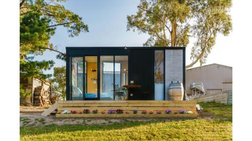 Dixons Creek House | A Dam Good View by Tiny Away