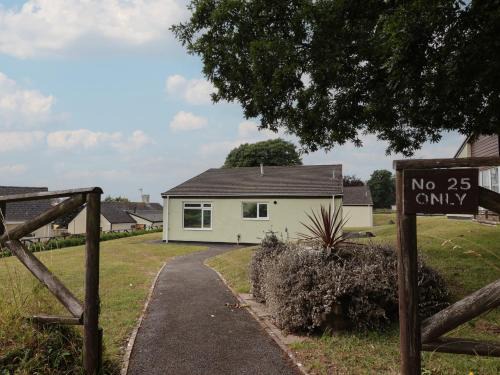 Heligan House | A Devon Den at Harcombe House