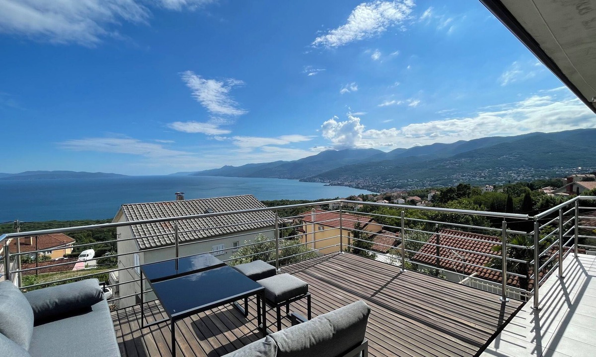 Cikovici Apartment | A dreamlike view & private parking in Kastav, Apartment Alina