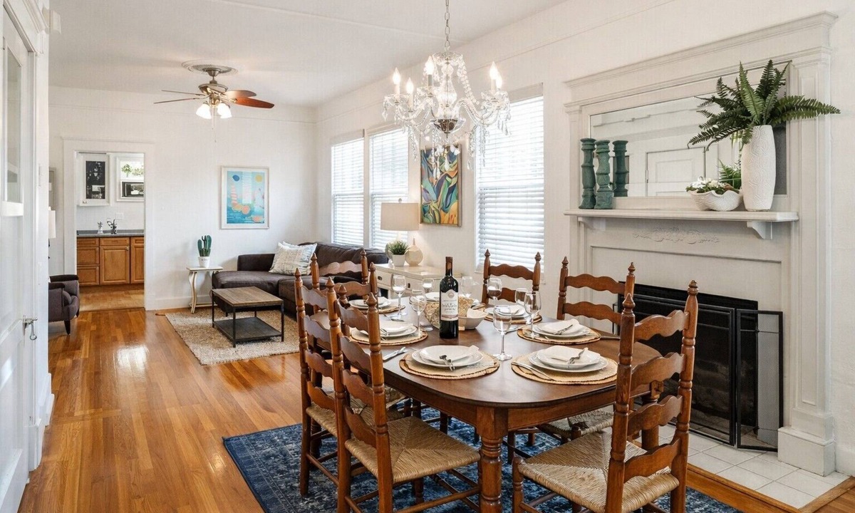 Historic Uptown House | A Dual King Suite Historic Downstairs Pet Friendly Apt in Walkable St Petersburg