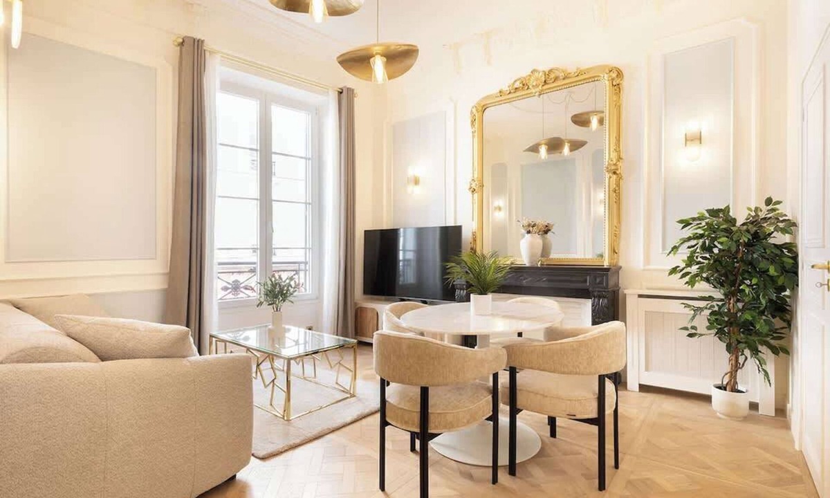 9th Arrondissement Apartment | A Elegant 2-BR with Services in Opera