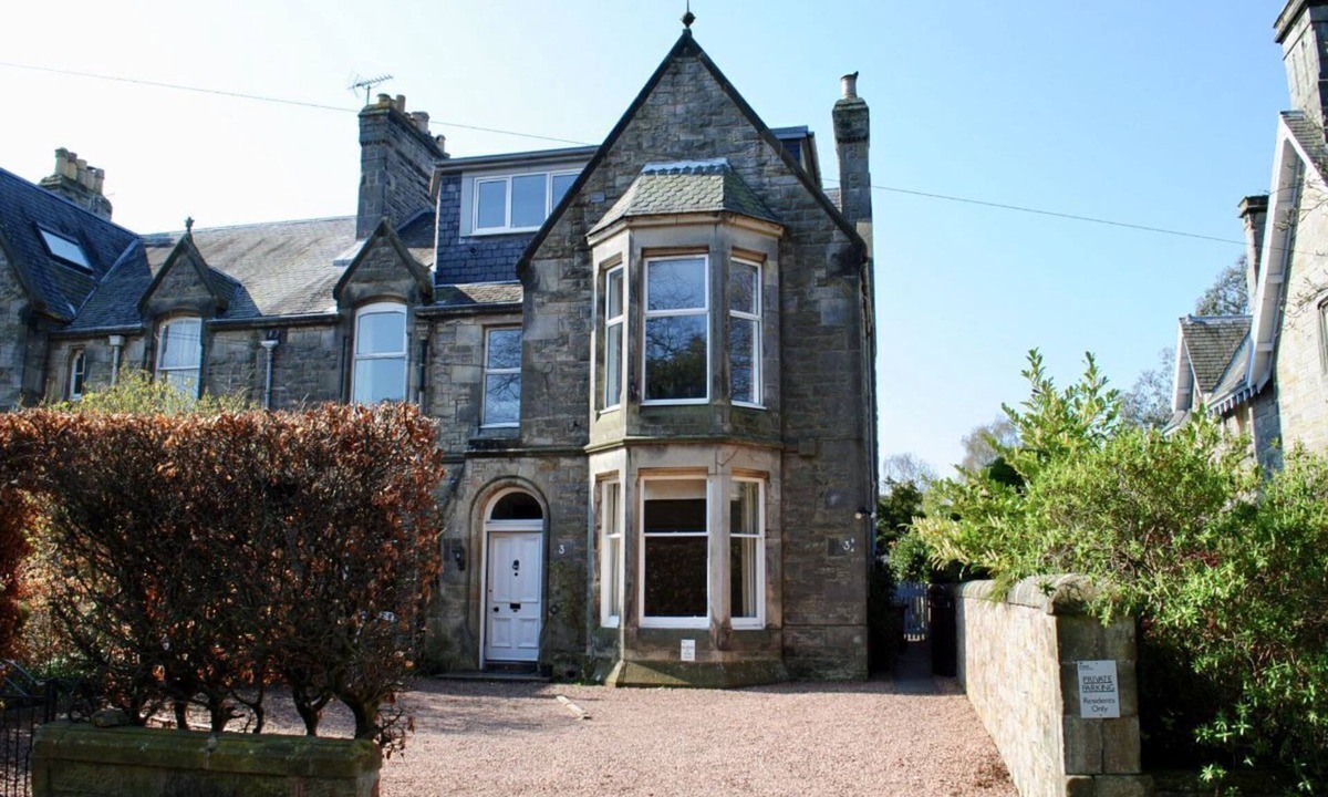 St. Andrews Apartment | A fabulous first floor apartment - sleeps 6/8
