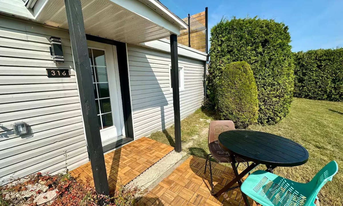 Saint-Simeon House | A few minutes walk from the St Lawrence River