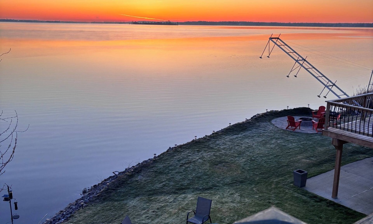 Batawa Apartment | A Fisherman’s and birdwatchers Paradise!