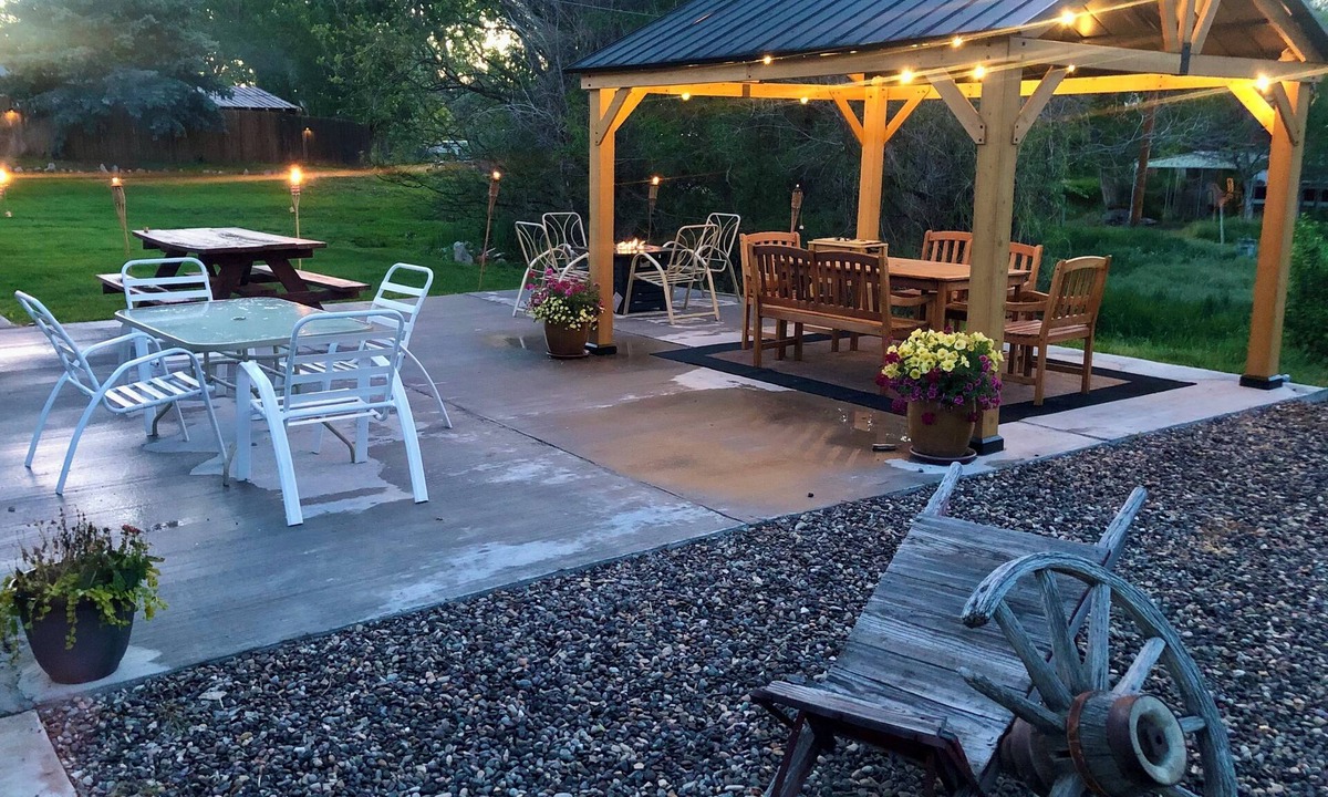 East Thermopolis House | ❤A Fishermen Dream. Top VRBO. Pool Passes + Pets + Comp Breakfast = Perfect