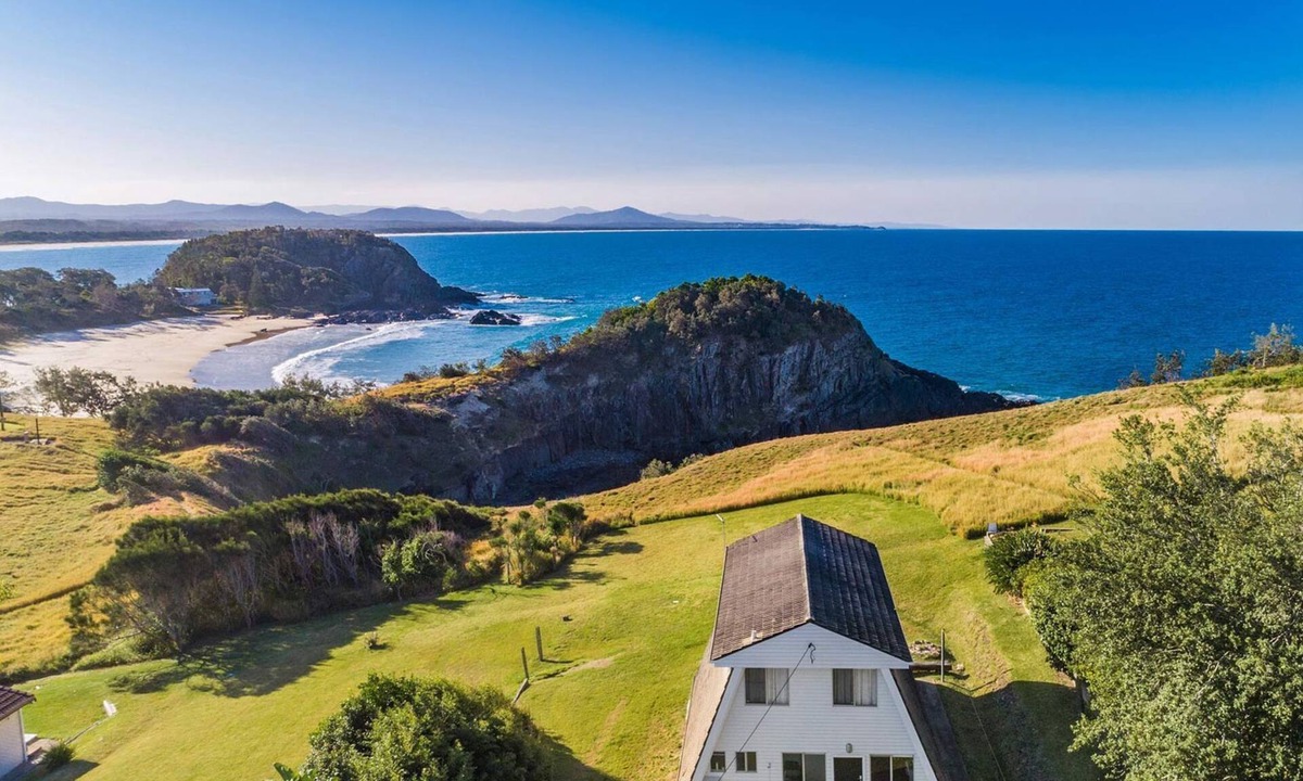 Scotts Head House | A Frame - 3 bedroom beachfront home