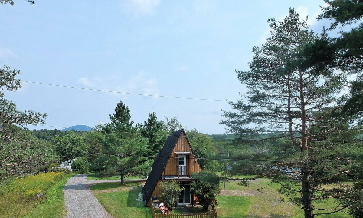 Potton Cottage | A Frame access to the river - 15 min from Mount Olwshead