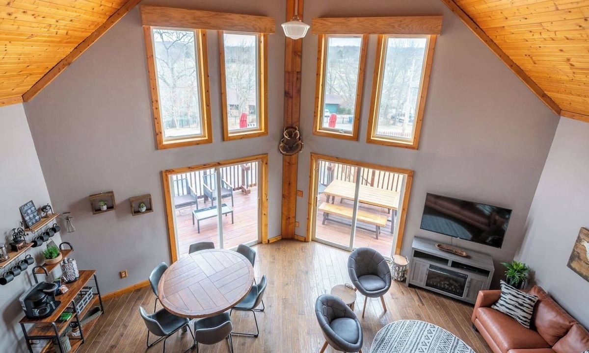 Ozark House | A-Frame, Bin-zebo & Gas Firepit, Walk to Finley