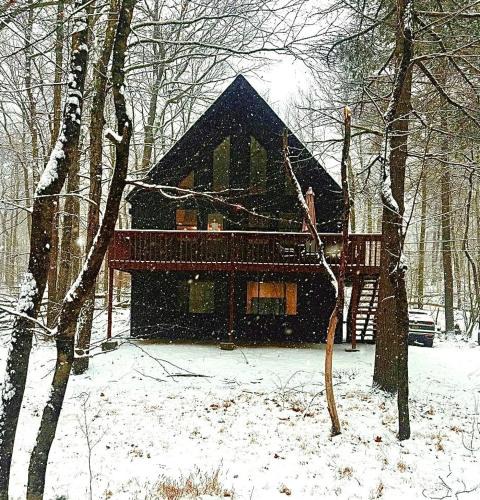 East Stroudsburg Ski Chalet | A-Frame Chalet Lodge With Fire Pit Near Shawnee