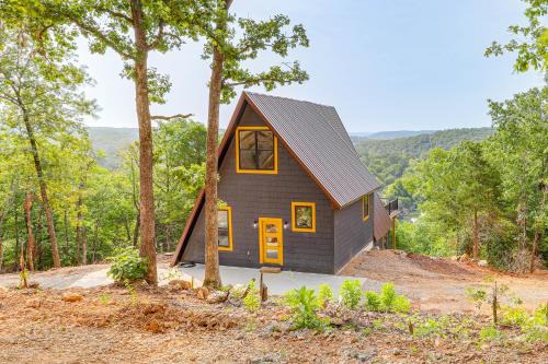 Hardy House | A-Frame Hardy Cabin with Spring River Views!