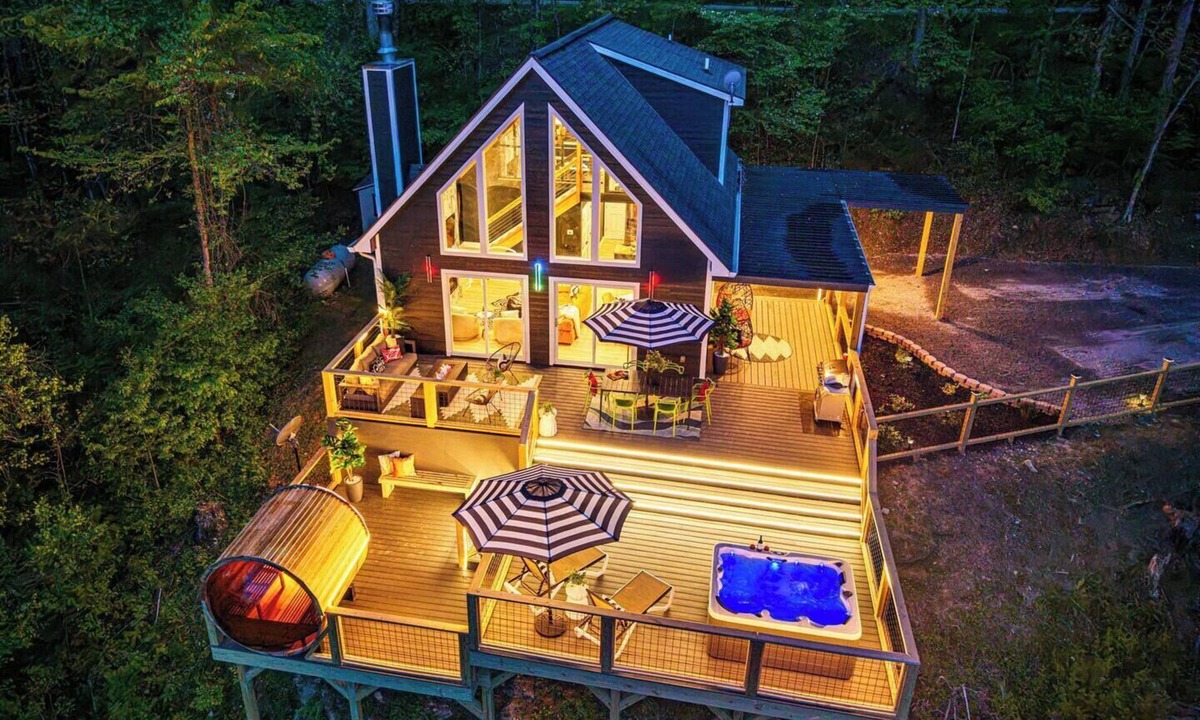 Whittier Cabin | A-Frame+Hot Tub+Sauna+Views by 5 Seasons Homestays