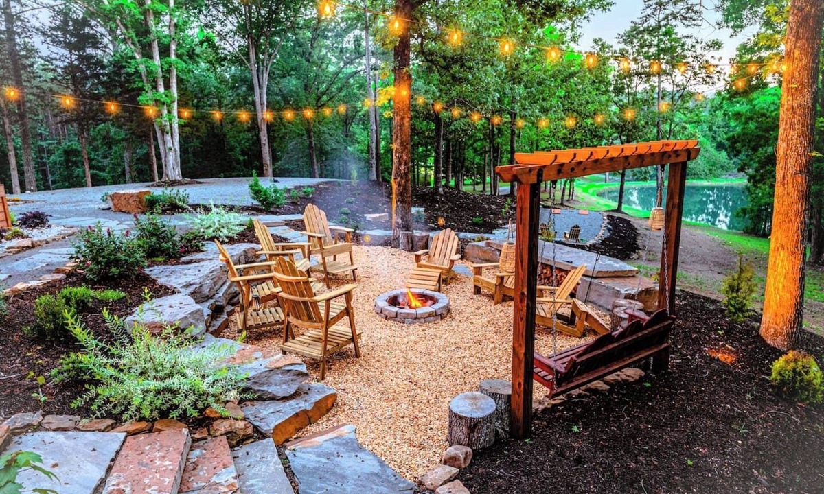 Rosa Cabin | A-Frame Retreat on Private Pond