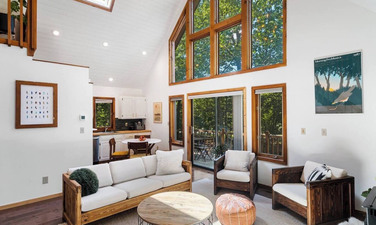 East Stroudsburg Ski Chalet | A-Frame | Ski | Hike | Hot Tub | Firepit