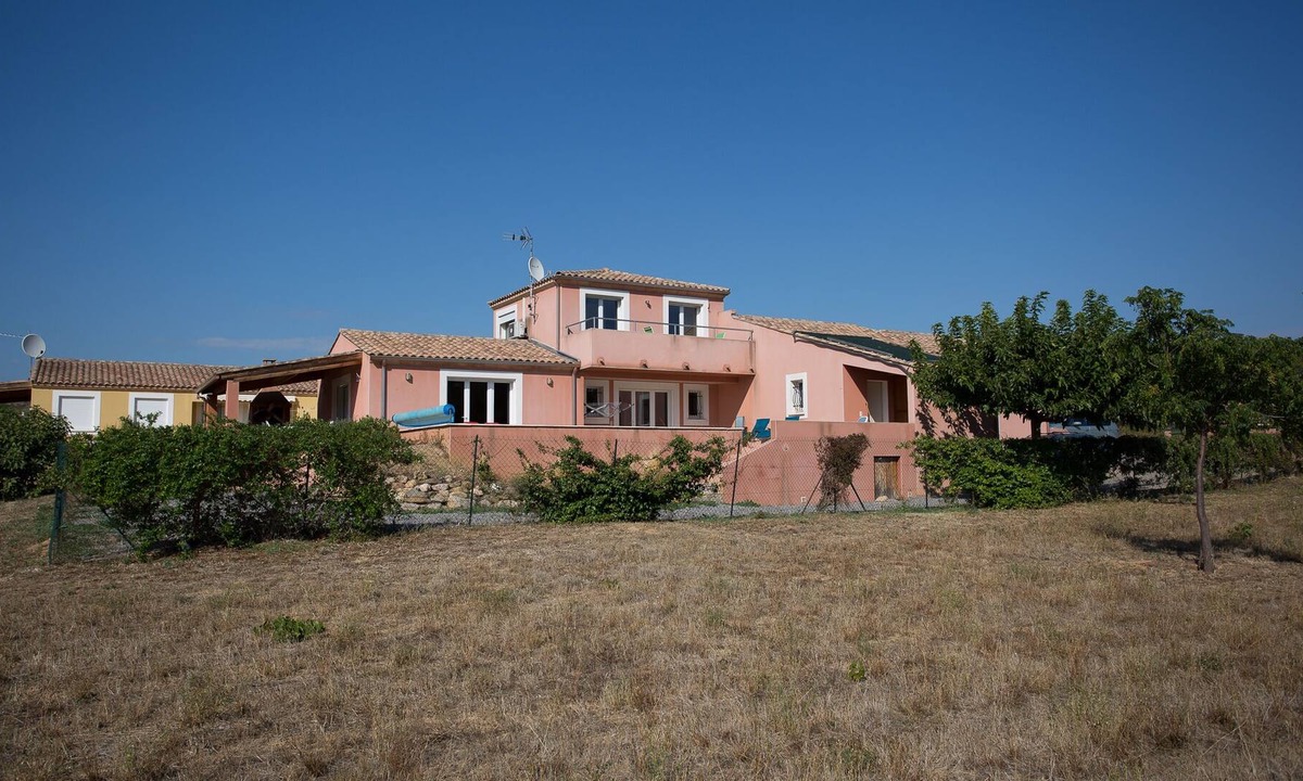 Cessenon-sur-Orb Villa | A fully-wheelchair accessible villa with great views