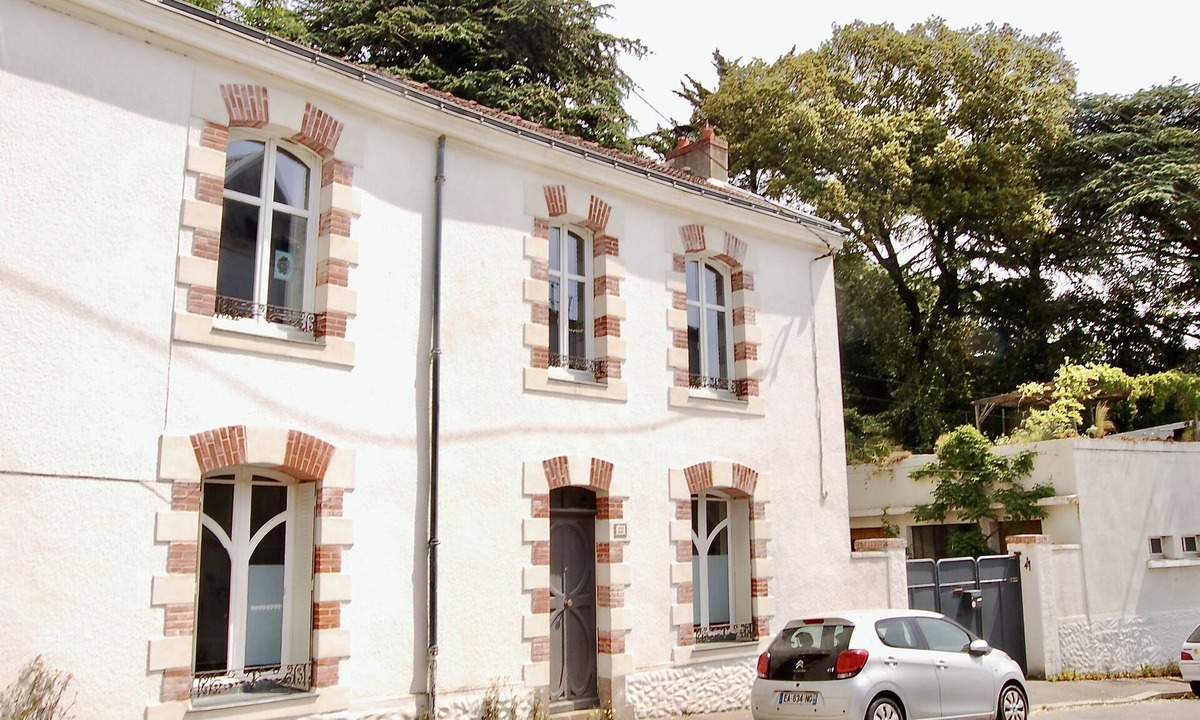 Jean-Mace - Chantenay House | A garden in town