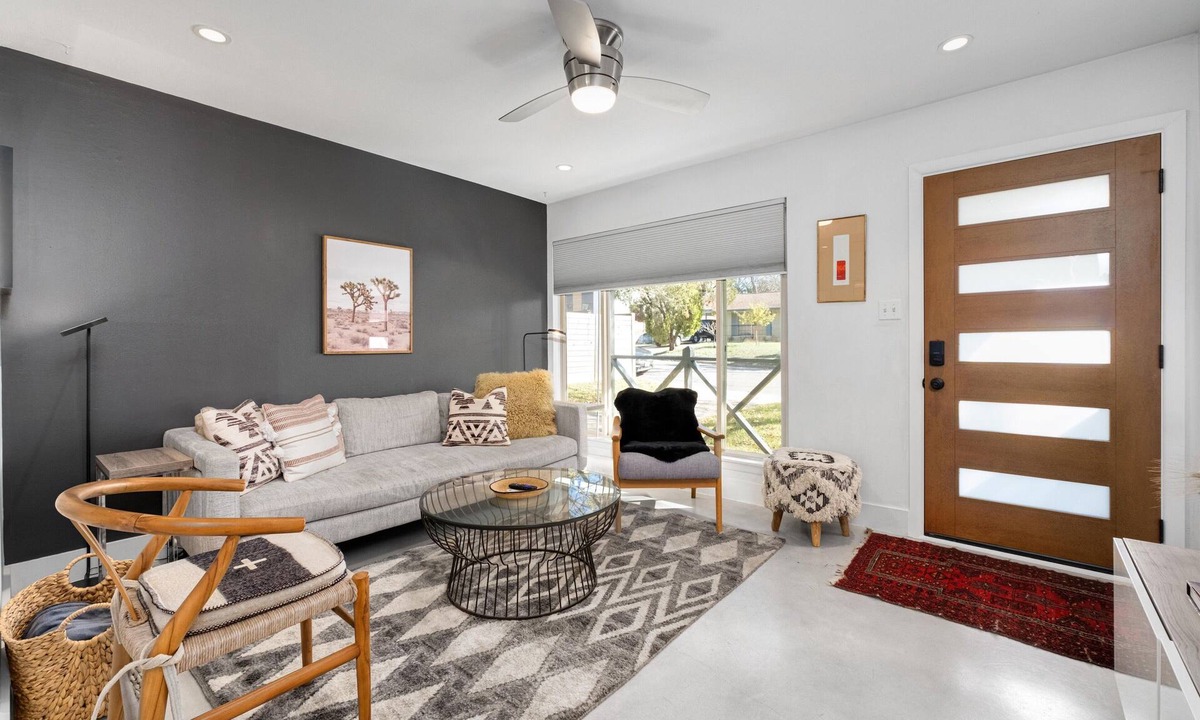 South Manchaca House | A gem in “close-in” South Austin
