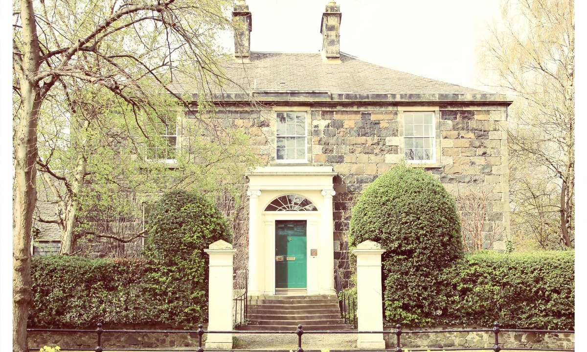 Stirling House | A Georgian Masterpiece Steps from Stirling
