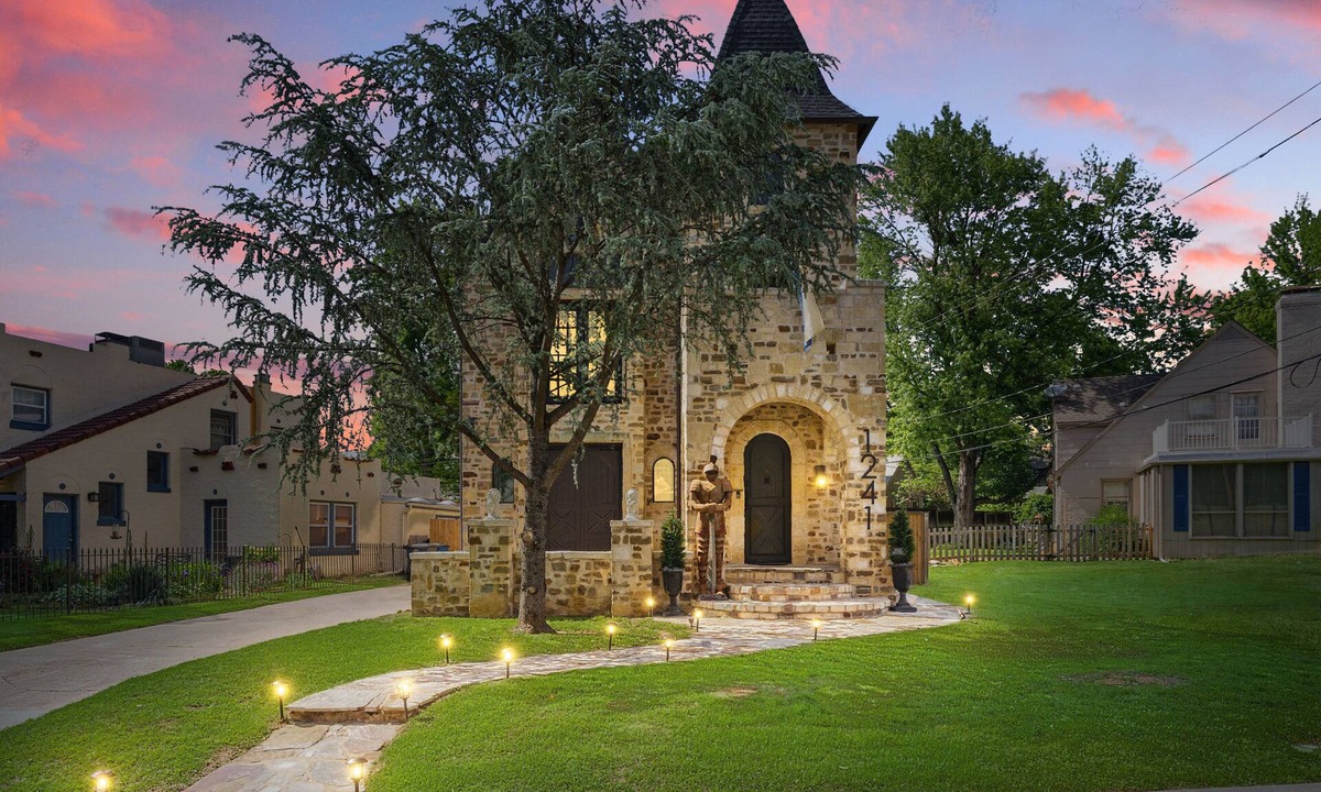 Maple Ridge House | A Good Knight’s Rest | 3-Story Castle Near Gathering Place with Hot Tub & Fire Pit