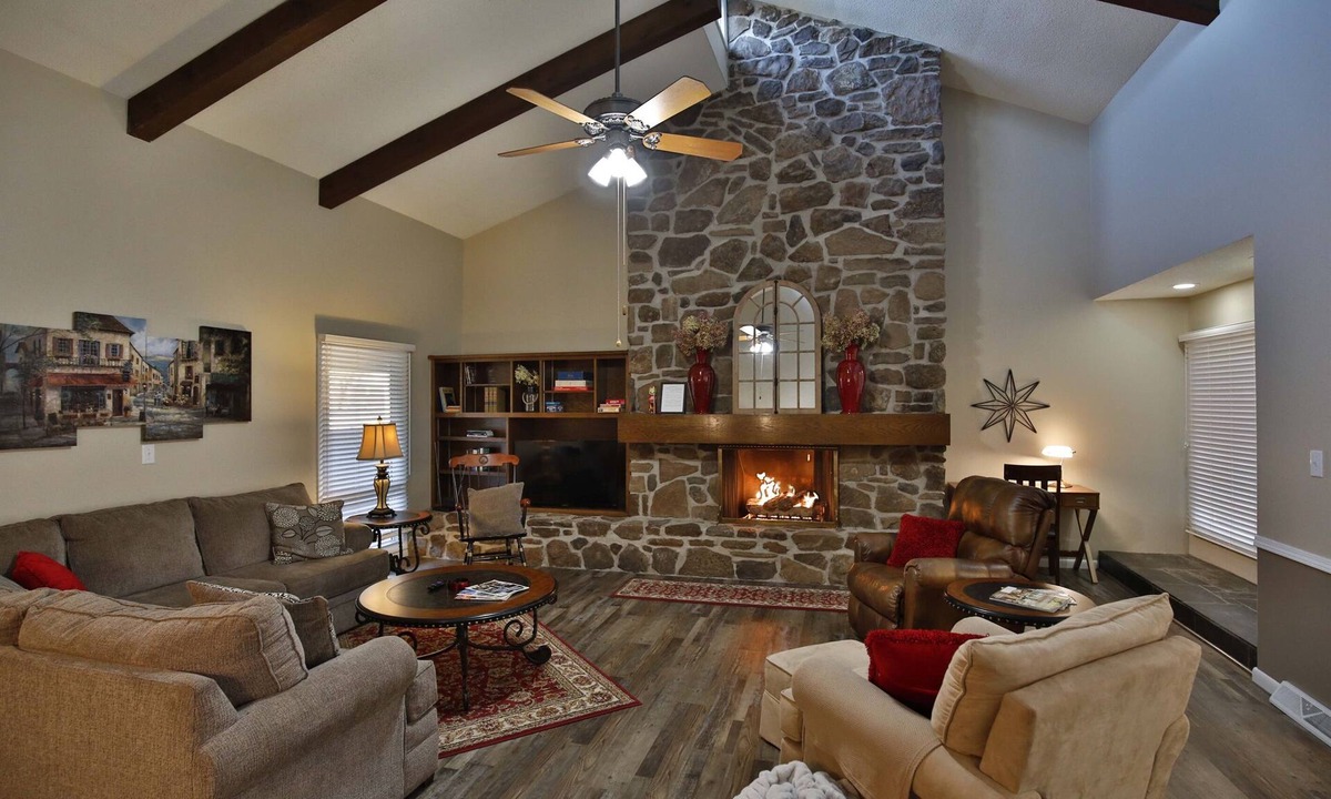 Monett House | A Grand Stay in a Small Town