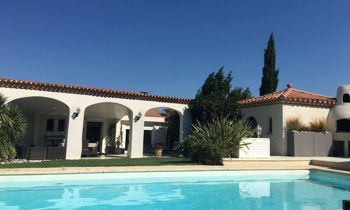 Carcassonne House | A green and refined setting for a mythical swimming pool in Carcassonne