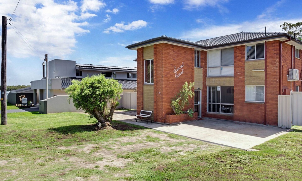 Soldiers Point Apartment | A ground floor unit, just 20m from the water