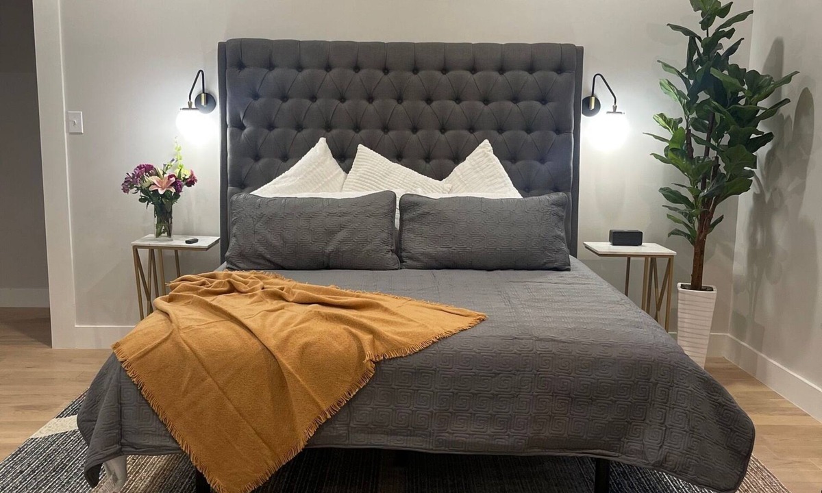 Mahncke Park House | A guest favorite! Charming 2-bedroom house- stylish comfort in a great area