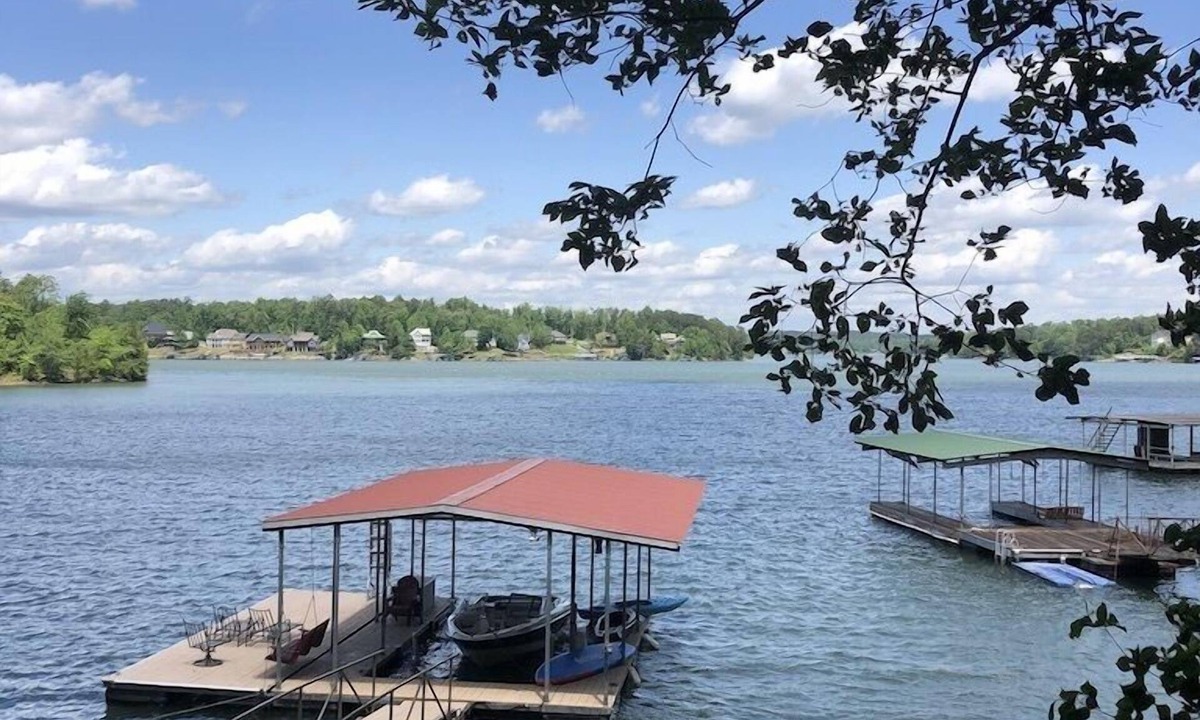 Jasper House | A Happy Place on Smith Lake with Breathtaking Lake Views