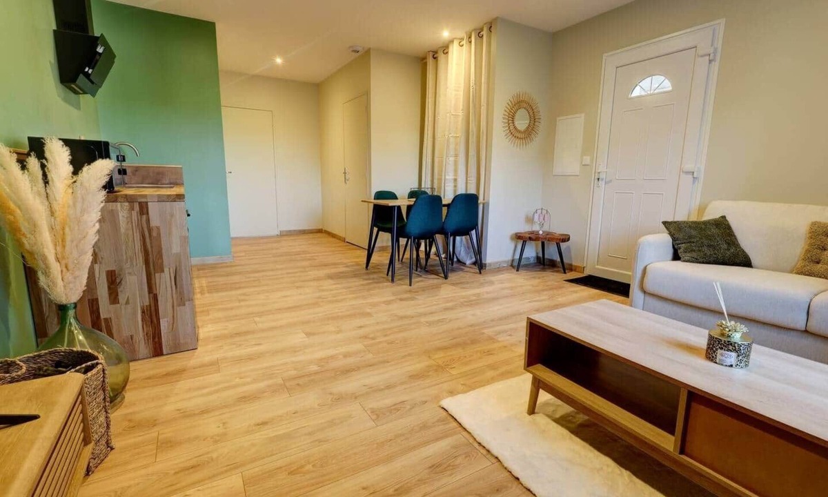 Les Echets Apartment | A haven of peace near Pérouges, charm and comfort