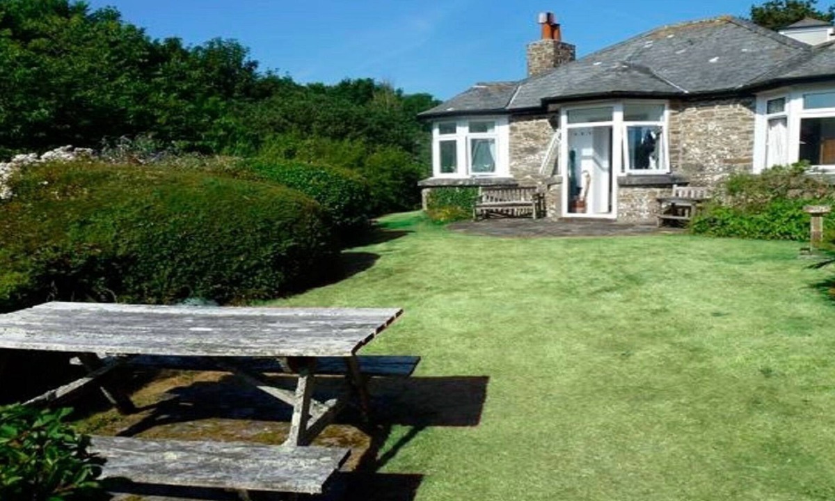 Rock Cottage | A Hidden Gem - Cornish Cottage with Private Shared Valley and Beach - REDUCTION