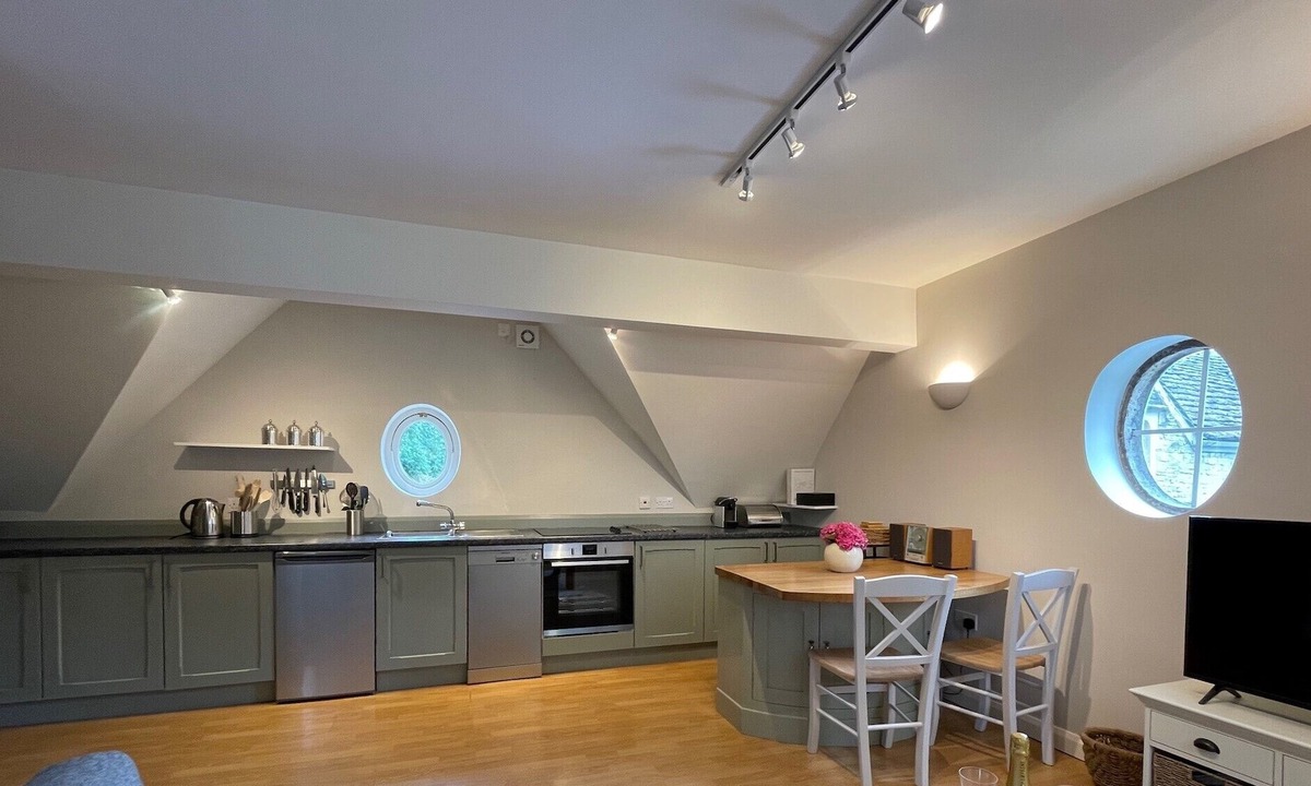 Kingscote Apartment | A Hidden Gem