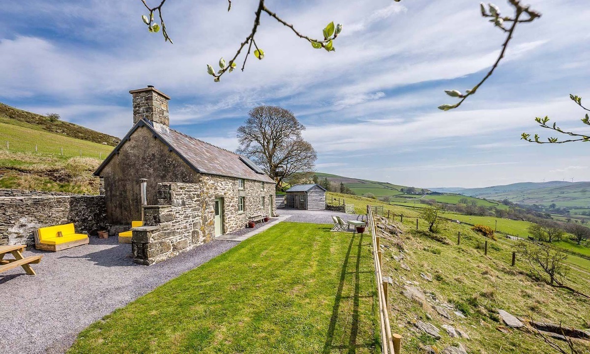 Cwmtirmynach Cottage | A hidden gem in a remote mountain location | Pengwern