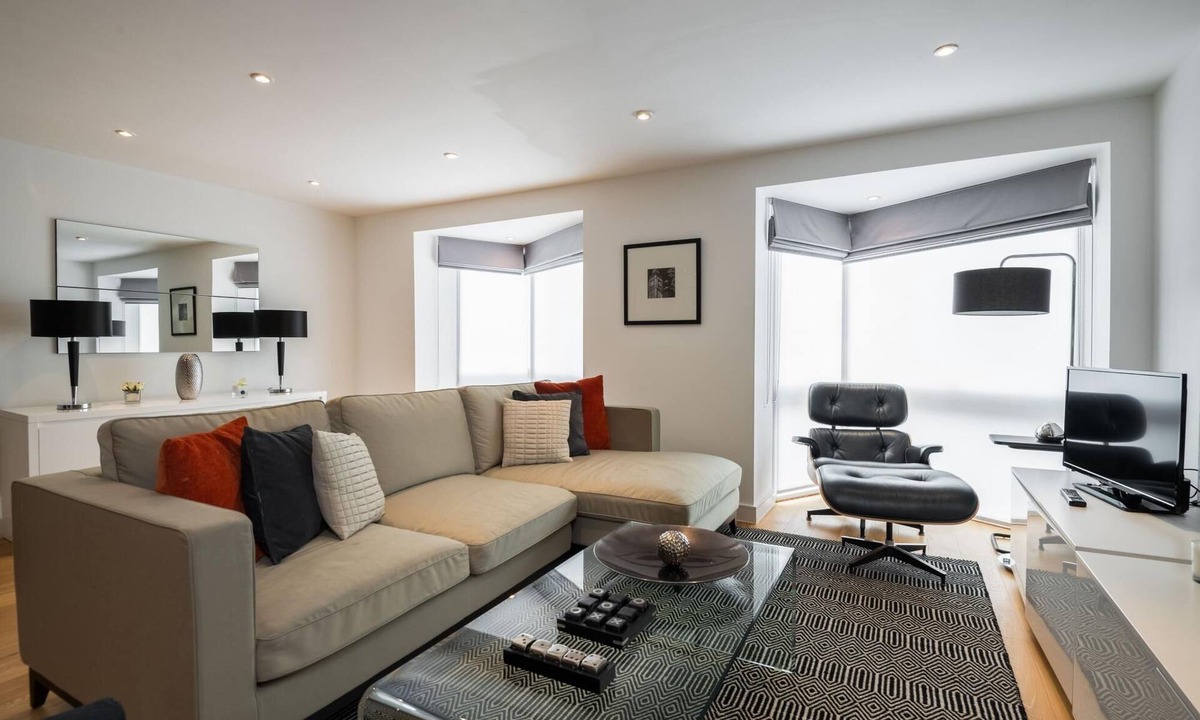 Queen's Park House | A Hint of Pink