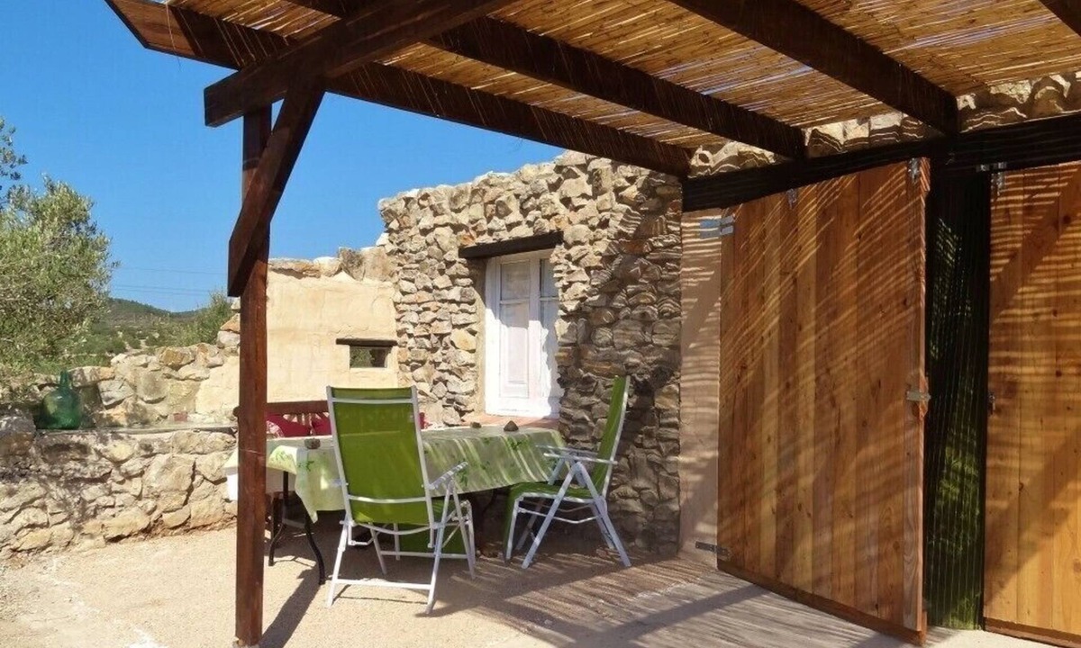 El Perello Cottage | A HOLIDAY STAY IN A BERGER'S CABIN?