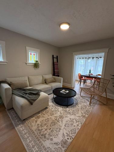 Niagara Falls House | A home in Niagara falls- The Maple and Mist