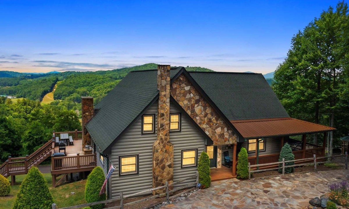Fleetwood Cabin | A Home Sweet Home: Spacious 5-bedroom cabin in Fleetwood, NC,great for family retreats