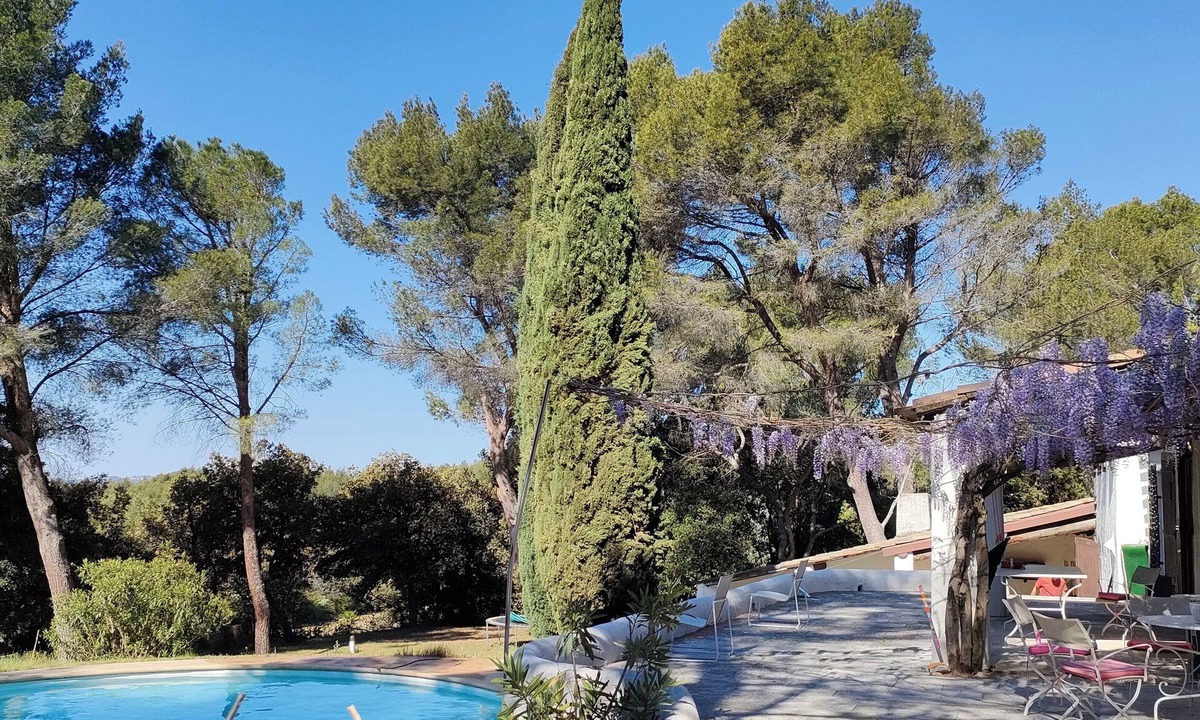 Sorgues Villa | A house bathed in light, between nature and relaxation