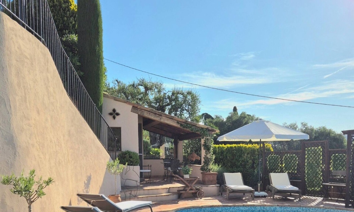 Mandelieu-La-Napoule Villa | A house with a charming interior