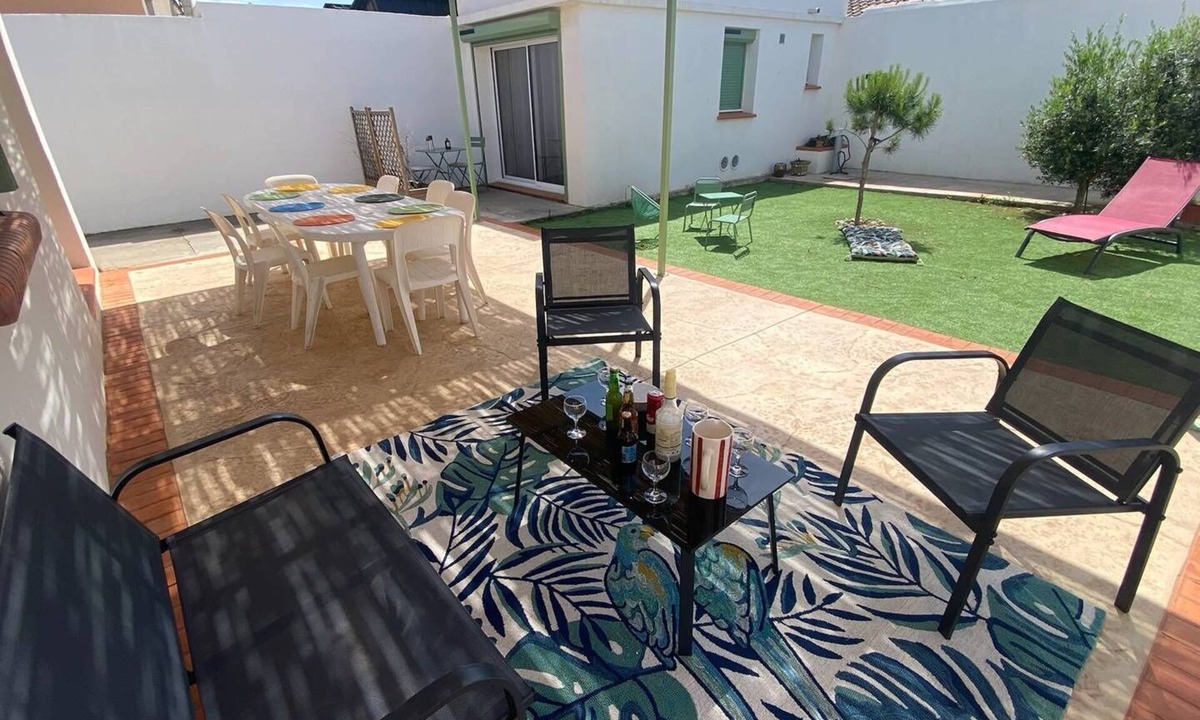 Le Grand Large House | A house with an attached fully equipped studio, air-conditioned