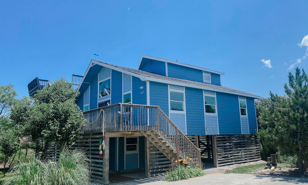 Ocean Sands House | A Jolly Boat-A FEW STEPS TO BEACH-ocean side Corolla. Perfect for families!