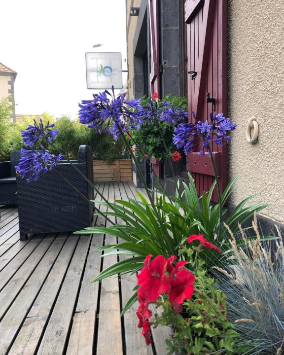 Charbonnieres-les-Vieilles House | A l'Aube des Volcans